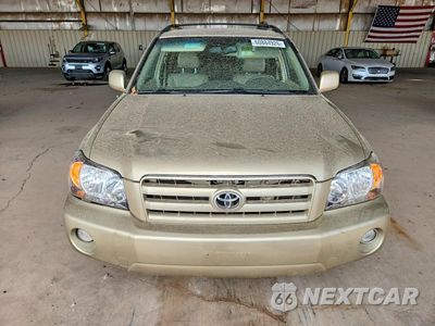 Piąte zdjęcie samochodu w środku: 2005 TOYOTA HIGHLANDER LIMITED VIN:JTEEP21A650075857 - miniatura