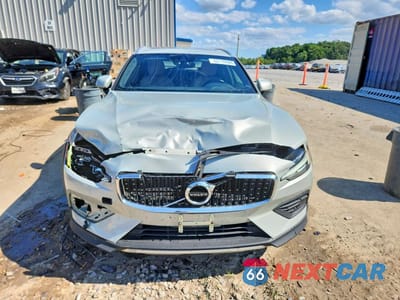 Piąte zdjęcie samochodu w środku: 2020 VOLVO V60 CROSS COUNTRY T5 MOMENTUM VIN:YV4102WK8L1031078 - miniatura