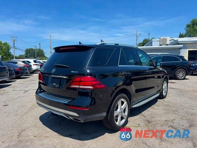 Czwarte zdjęcie samochodu z boku: 2019 MERCEDES-BENZ GLE 400 4MATIC VIN:4JGDA5GB6KB211810 - miniatura