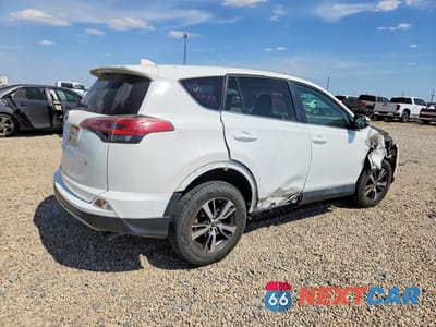 Trzecie zdjęcie samochodu z tyłu: 2018 TOYOTA RAV4 XLE VIN:2T3WFREV0JW411946 - miniatura