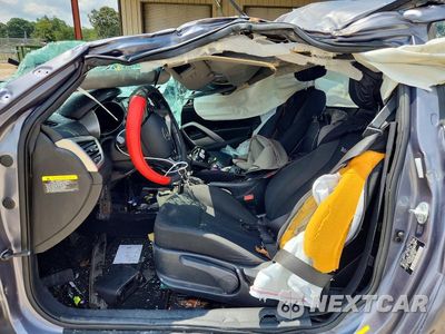 Zdjęcie 7 z 13 samochodu: 2017 HYUNDAI VELOSTER BASE VIN:KMHTC6AD3HU323371 - miniatura
