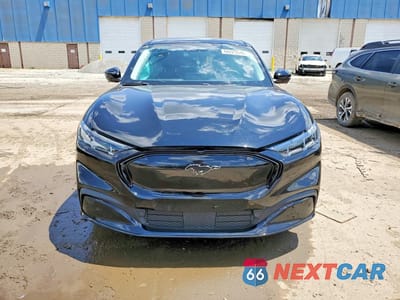 Piąte zdjęcie samochodu w środku: 2024 FORD MUSTANG MACH-E PREMIUM VIN:3FMTK3S53RMA13963 - miniatura