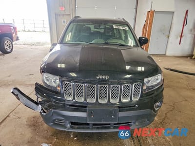 Piąte zdjęcie samochodu w środku: 2017 JEEP COMPASS LATITUDE VIN:1C4NJDEB5HD113189 - miniatura