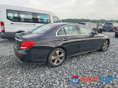 Trzecie zdjęcie samochodu z tyłu: 2018 MERCEDES-BENZ E 300 VIN:WDDZF4JB2JA375967 - miniatura