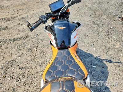 Zdjęcie 6 z 9 samochodu: 2017 KTM 390 DUKE VIN:MD2JPJ402HC212371 - miniatura