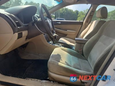 Zdjęcie 7 z 12 samochodu: 2003 HONDA ACCORD DX VIN:1HGCM56163A109934 - miniatura
