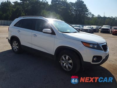 Czwarte zdjęcie samochodu z boku: 2013 KIA SORENTO LX VIN:5XYKT4A61DG409943 - miniatura