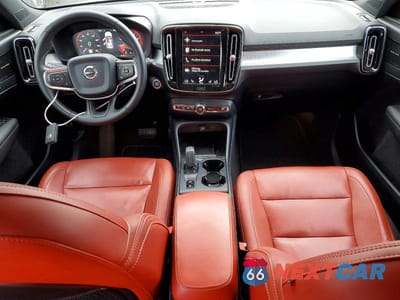 Zdjęcie 8 z 12 samochodu: 2019 VOLVO XC40 T5 MOMENTUM VIN:YV4162UK9K2053326 - miniatura