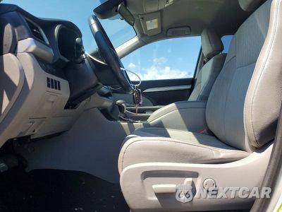 Zdjęcie 7 z 14 samochodu: 2017 TOYOTA HIGHLANDER LE PLUS VIN:5TDBZRFH7HS426437 - miniatura