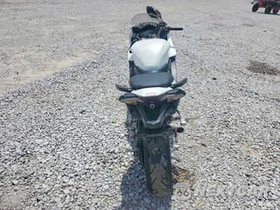 Czwarte zdjęcie samochodu z boku: 2014 HONDA VFR800 F VIN:JH2RC7915EK000355 - miniatura