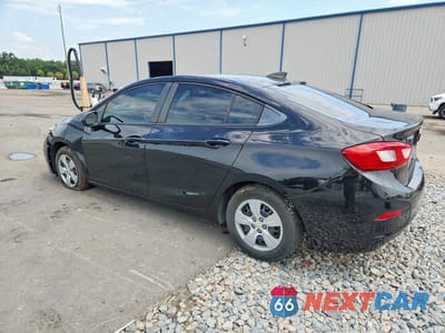 Drugie zdjęcie samochodu z przodu: 2018 CHEVROLET CRUZE LS VIN:1G1BC5SM8J7223515 - miniatura