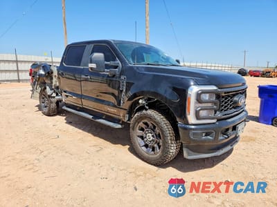 Czwarte zdjęcie samochodu z boku: 2023 FORD F250 SUPER DUTY VIN:1FT8W2BT0PEC15248 - miniatura