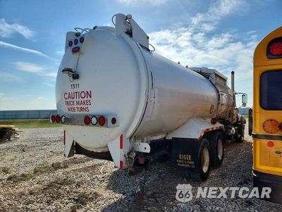 Czwarte zdjęcie samochodu z boku: 2016 MACK GU800 FUEL TRUCK VIN:1M2AX13C9GM032357 - miniatura