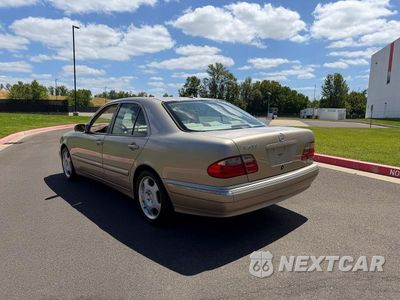 Trzecie zdjęcie samochodu z tyłu: 2000 MERCEDES-BENZ E 430 VIN:WDBJF70J7YB018627 - miniatura