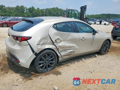 Trzecie zdjęcie samochodu z tyłu: 2026 MAZDA 3 SELECT SPORT VIN:JM1BPAKL6T1853857 - miniatura
