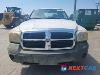 Piąte zdjęcie samochodu w środku: 2005 DODGE DAKOTA QUAD VIN:1D7HE28K05S193550 - miniatura