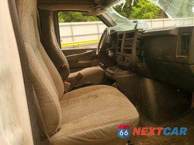 Zdjęcie 10 z 12 samochodu: 2008 CHEVROLET EXPRESS DELIVERY TRUCK VIN:1GBHG31K181107231 - miniatura