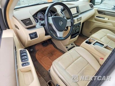 Zdjęcie 8 z 13 samochodu: 2010 VOLKSWAGEN ROUTAN SEL VIN:2V4RW5DX3AR407480 - miniatura