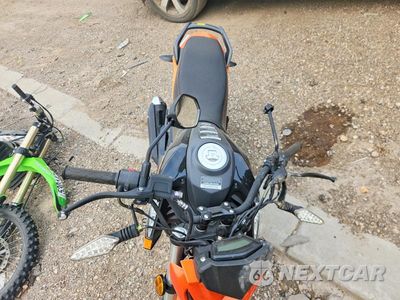 Piąte zdjęcie samochodu w środku: 2023 DUCATI 696 ABS VIN:LXAPKRPD7PX000002 - miniatura