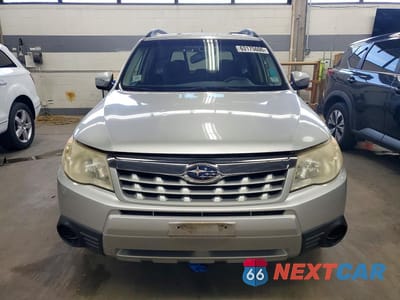 Piąte zdjęcie samochodu w środku: 2011 SUBARU FORESTER 2.5X PREMIUM VIN:JF2SHBDC4BH730128 - miniatura