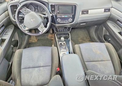 Zdjęcie 8 z 13 samochodu: 2017 MITSUBISHI OUTLANDER SE VIN:JA4AD3A39HZ009753 - miniatura