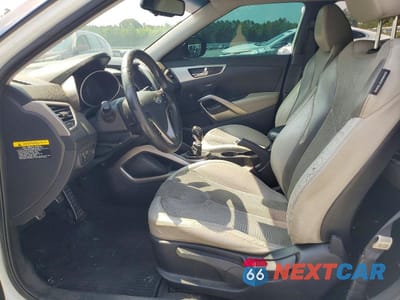 Zdjęcie 7 z 12 samochodu: 2012 HYUNDAI VELOSTER BASE VIN:KMHTC6AD8CU058908 - miniatura