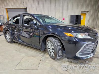 Czwarte zdjęcie samochodu z boku: 2023 TOYOTA CAMRY LE VIN:4T1C31AK1PU620624 - miniatura