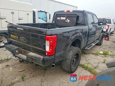 Trzecie zdjęcie samochodu z tyłu: 2017 FORD F250 SUPER DUTY VIN:1FT7W2B69HEC76105 - miniatura