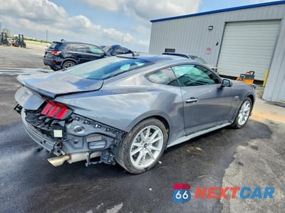 Trzecie zdjęcie samochodu z tyłu: 2026 FORD MUSTANG GT VIN:1FA6P8CF9T5407719 - miniatura