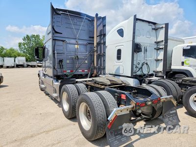 Drugie zdjęcie samochodu z przodu: 2015 VOLVO VNL SEMI TRUCK VIN:4V4NC9EH9FN922251 - miniatura
