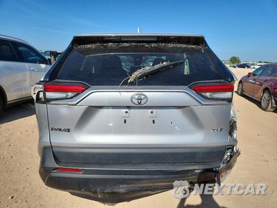Zdjęcie 6 z 13 samochodu: 2024 TOYOTA RAV4 XLE VIN:2T3W1RFV5RW320017 - miniatura