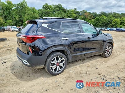 Trzecie zdjęcie samochodu z tyłu: 2021 KIA SELTOS SX VIN:KNDETCA21M7042415 - miniatura