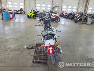 Czwarte zdjęcie samochodu z boku: 2010 HARLEY-DAVIDSON XL883 L VIN:1HD4CR218AC404116 - miniatura