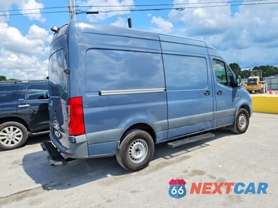Trzecie zdjęcie samochodu z tyłu: 2019 MERCEDES-BENZ SPRINTER 2500/3500 DELIVERY VAN VIN:WD4PF0CD6KT006548 - miniatura