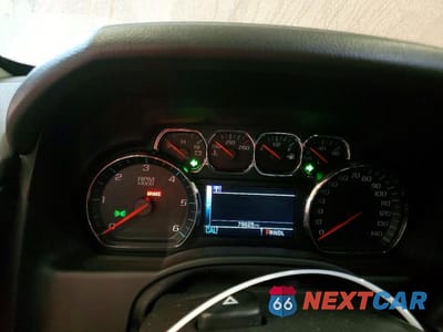 Zdjęcie 9 z 13 samochodu: 2019 CHEVROLET SUBURBAN K1500 LT VIN:1GNSKHKC3KR297327 - miniatura