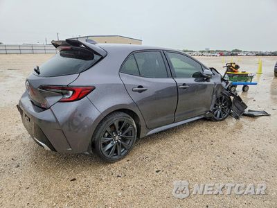Trzecie zdjęcie samochodu z tyłu: 2025 TOYOTA COROLLA XSE VIN:JTNC4MBE1S3234789 - miniatura