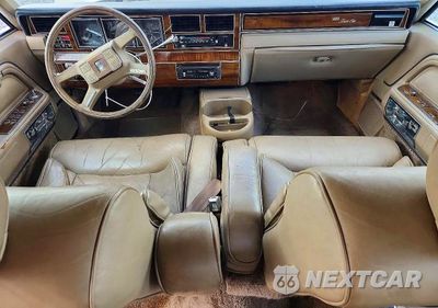 Zdjęcie 8 z 12 samochodu: 1989 LINCOLN TOWN CAR SIGNATURE VIN:1LNBM82F8KY699780 - miniatura