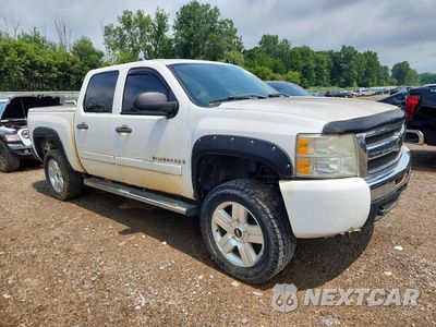 Czwarte zdjęcie samochodu z boku: 2008 CHEVROLET SILVERADO K1500 VIN:3GCEK133X8G303516 - miniatura