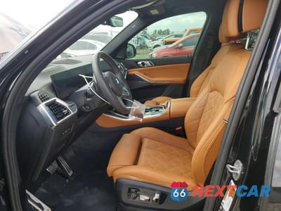 Zdjęcie 7 z 14 samochodu: 2025 BMW X5 M60I VIN:5UX33EU01S9Y53810 - miniatura