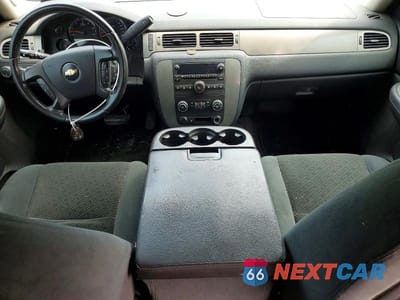 Zdjęcie 8 z 13 samochodu: 2008 CHEVROLET SUBURBAN K1500 LS VIN:1GNFK163X8J246000 - miniatura