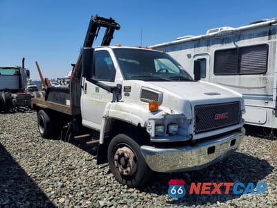 Czwarte zdjęcie samochodu z boku: 2006 GMC C5500 C5C0 - BOX TRUCK VIN:1GDE5C1286F401032 - miniatura