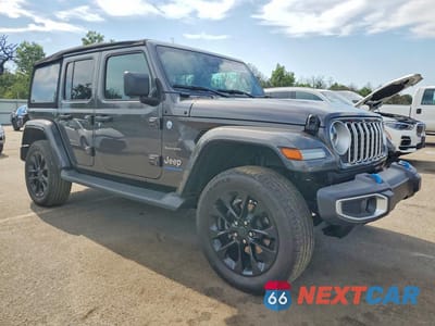 Czwarte zdjęcie samochodu z boku: 2024 JEEP WRANGLER SAHARA 4XE VIN:1C4RJXP67RW207082 - miniatura