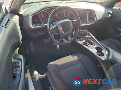 Zdjęcie 8 z 13 samochodu: 2019 DODGE CHALLENGER SXT VIN:2C3CDZAG3KH701586 - miniatura