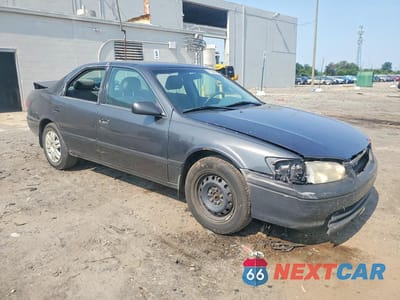Czwarte zdjęcie samochodu z boku: 2000 TOYOTA CAMRY LE VIN:4T1BG22K3YU758199 - miniatura