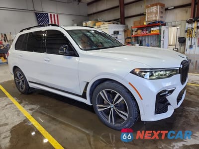 Czwarte zdjęcie samochodu z boku: 2022 BMW X7 XDRIVE40I VIN:5UXCW2C06N9K98431 - miniatura