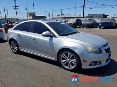 Czwarte zdjęcie samochodu z boku: 2013 CHEVROLET CRUZE LTZ VIN:1G1PG5SB9D7102828 - miniatura