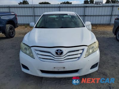 Piąte zdjęcie samochodu w środku: 2011 TOYOTA CAMRY BASE VIN:4T1BF3EK0BU615559 - miniatura