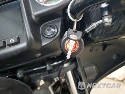 Zdjęcie 8 z 9 samochodu: 2018 INDIAN MOTORCYCLE CO. CHIEFTAIN DARK HORSE VIN:56KTCDAA6J3368664 - miniatura