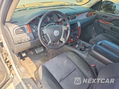 Zdjęcie 8 z 12 samochodu: 2011 GMC YUKON SLE VIN:1GKS2AE00BR200932 - miniatura