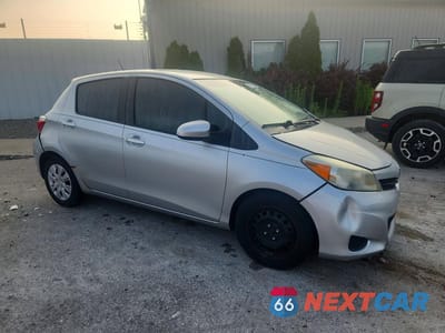 Czwarte zdjęcie samochodu z boku: 2012 TOYOTA YARIS 5-DOOR LE VIN:JTDKTUD37CD521676 - miniatura